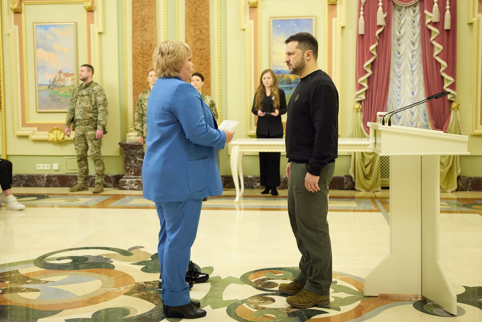 Родина загиблого рятувальника з Донеччини отримала сертифікат на квартиру від держави