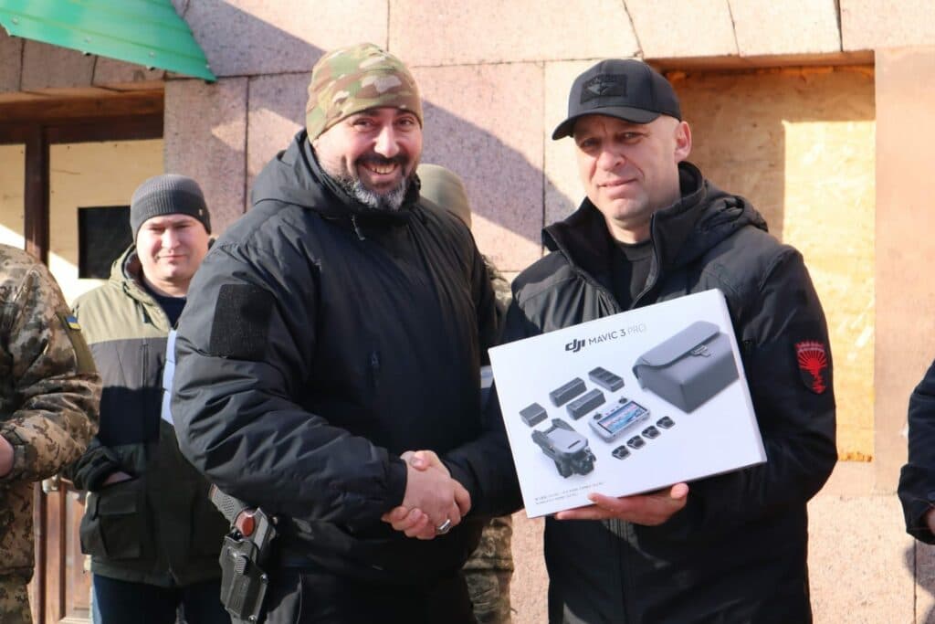 Волонтери передали військовим на Донеччину 10 дронів і партію гуманітарної допомоги (фото)