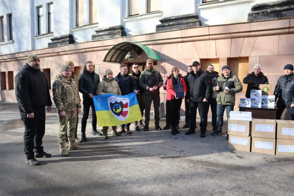 Волонтери передали військовим на Донеччину 10 дронів і партію гуманітарної допомоги (фото)