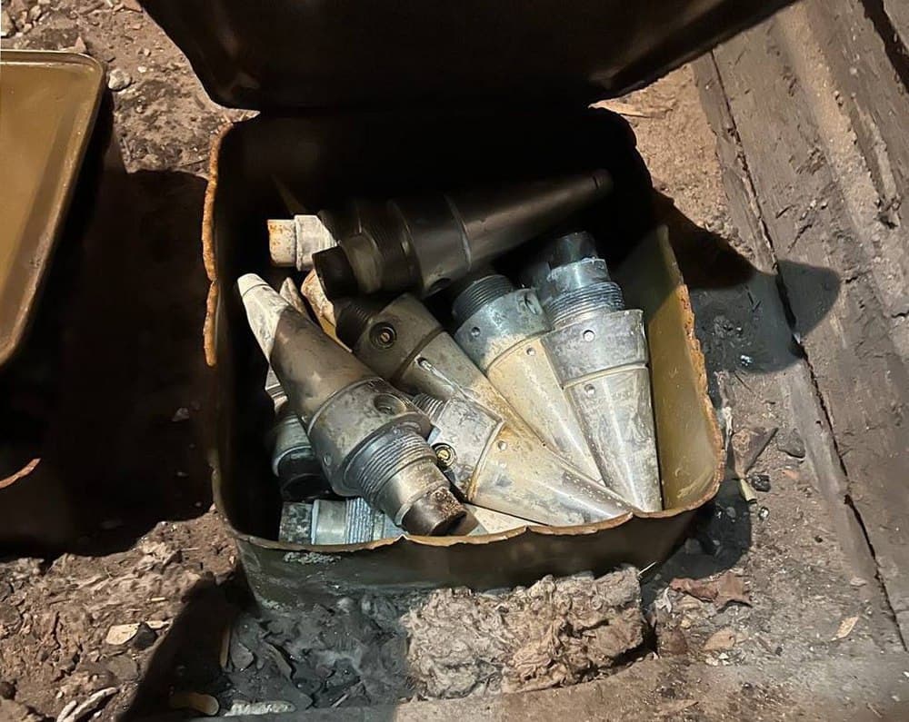 В окупованому Донецьку у чоловіка знайшли арсенал боєприпасів