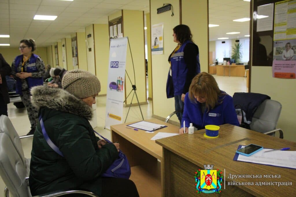 Завдяки волонтерам з Краматорська 140 осіб з інвалідністю у Дружківці отримали допомогу