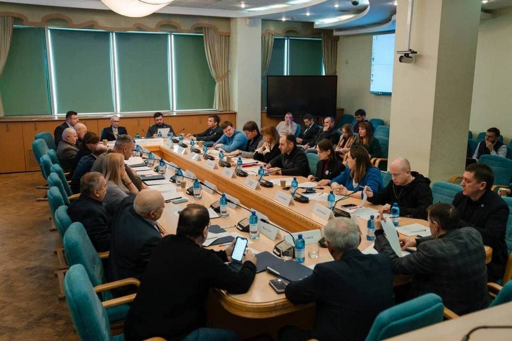 На зустрічі команди Міністерства розвитку громад України з АМУ обговорили відновлення територій, які постраждали внаслідок війни