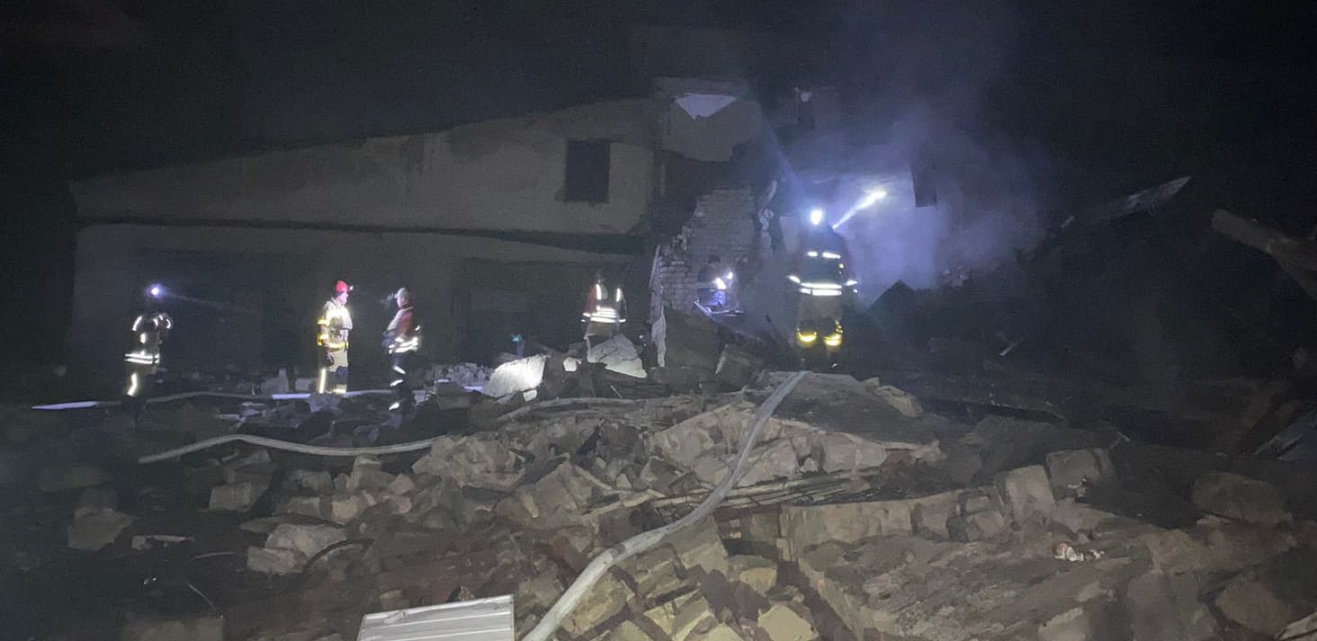 У Мирнограді ліквідували загоряння 7 легкових автомобілів після обстрілу