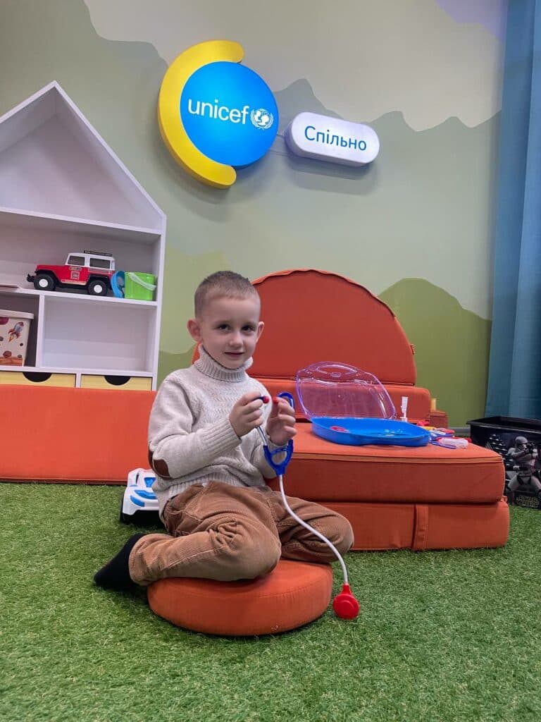 У Дніпрі за підтримки ООН відкрили дитячий мультифункціональний центр UNICEF для занять ВПО і всіх охочих