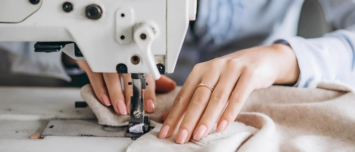 Ще дві переселенки з Маріуполя опанували нові професії у Києві