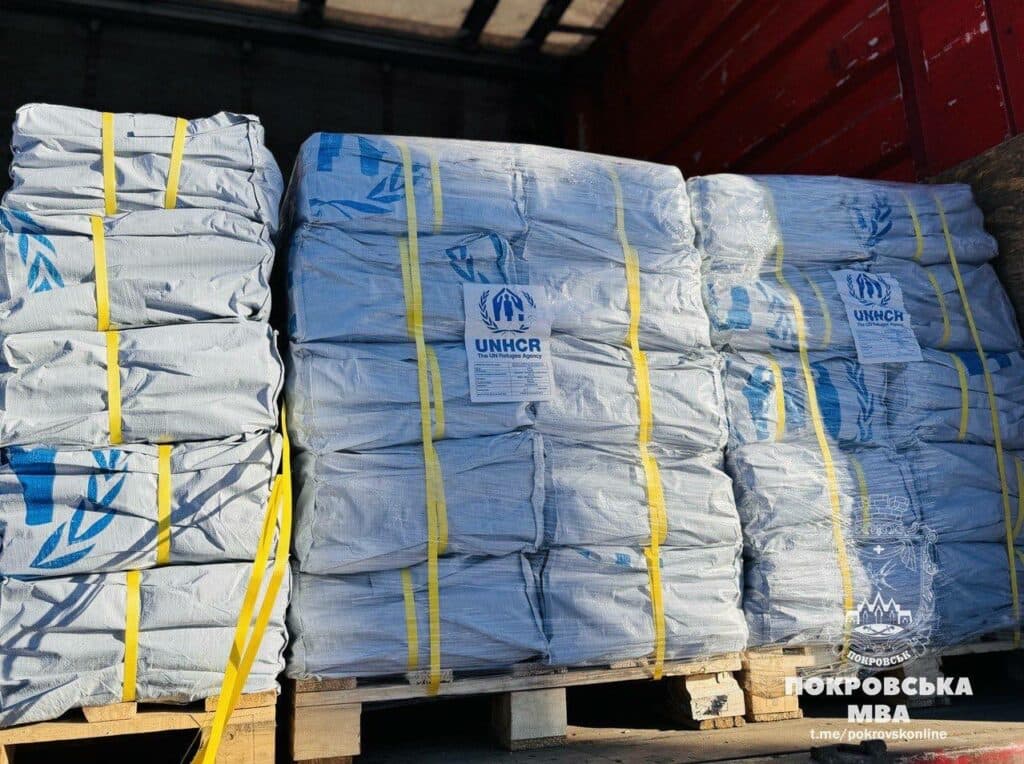 "Янголи Спасіння" привезли будматеріали від ООН постраждалим від обстрілу у Покровську (фото)