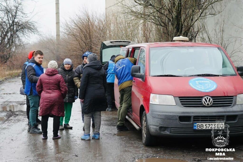 Місія "Проліска" допомагає покровчанам налагодити зруйнований ворожими обстрілами побут