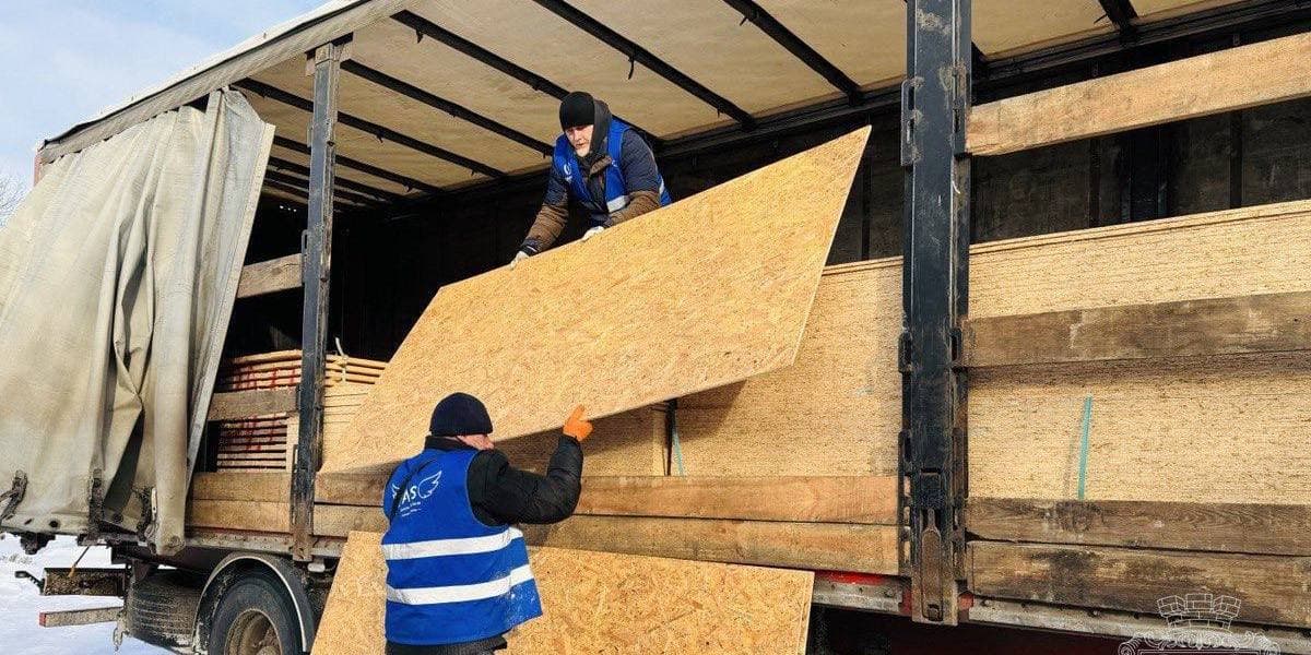 "Янголи Спасіння" допомагають відновити пошкоджені будинки у Покровську