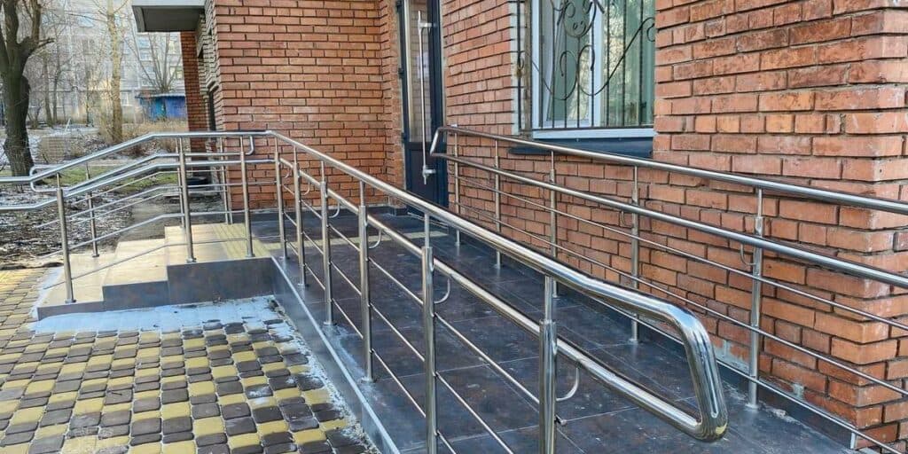 У медзакладах Покровської громади покращують умови перебування пацієнтів враховуючи елементи доступності