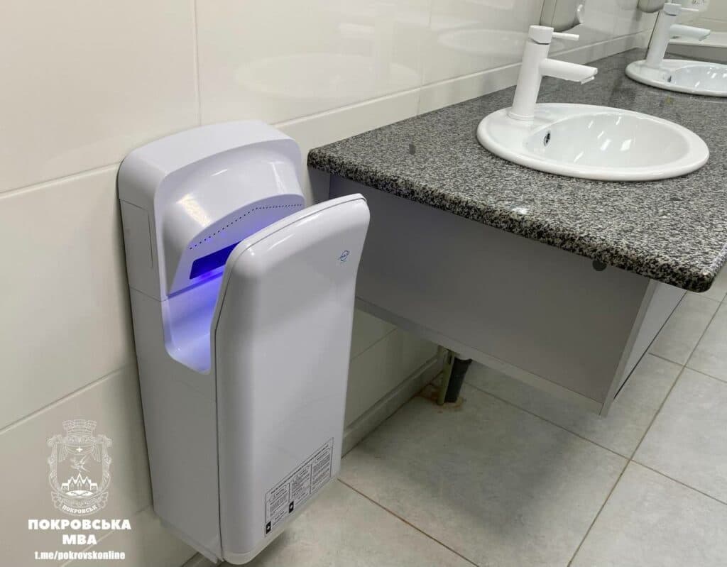 У медзакладах Покровської громади покращують умови перебування пацієнтів враховуючи елементи доступності (фото)