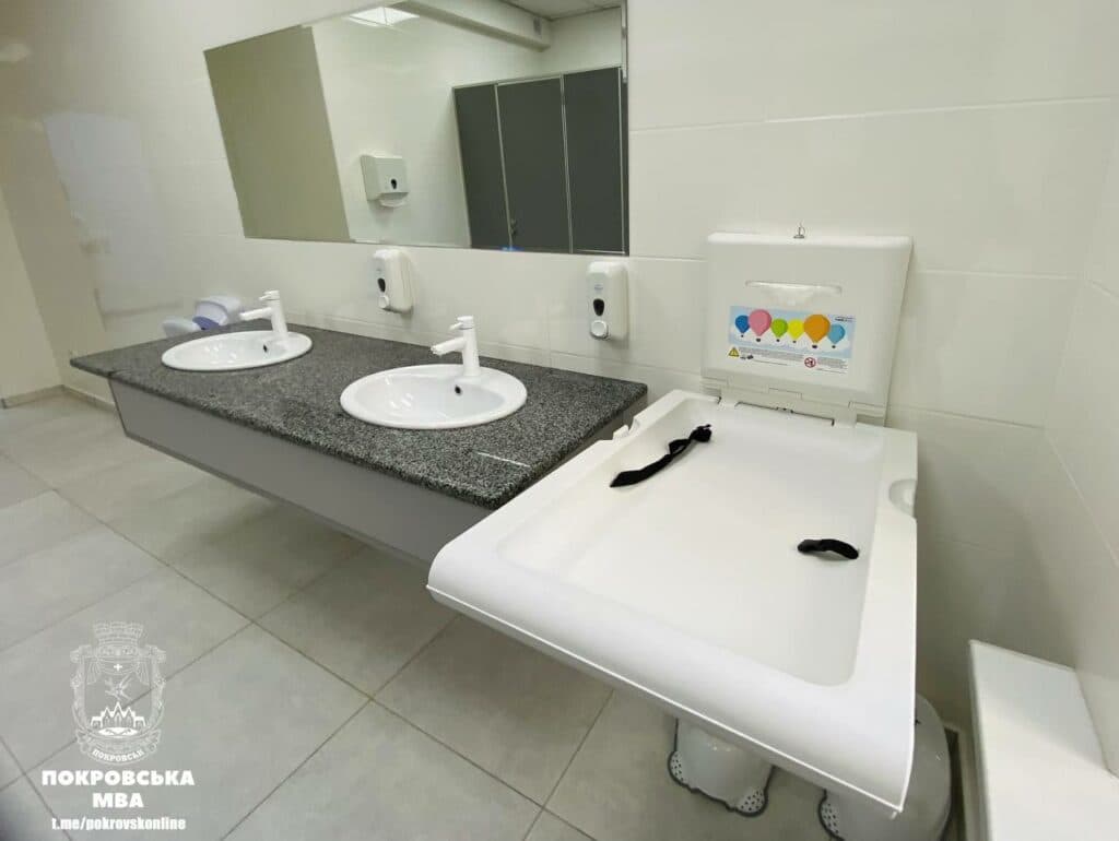 У медзакладах Покровської громади покращують умови перебування пацієнтів враховуючи елементи доступності (фото)