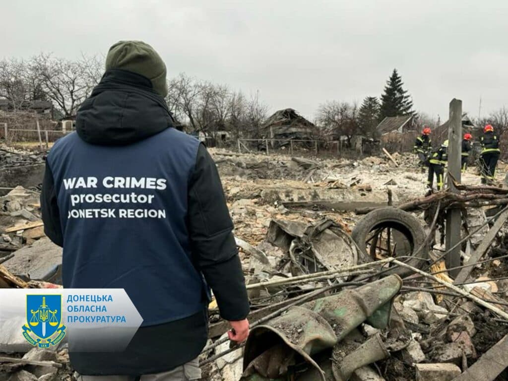 У Покровську на місці удару шукають 8 осіб, серед яких — діти