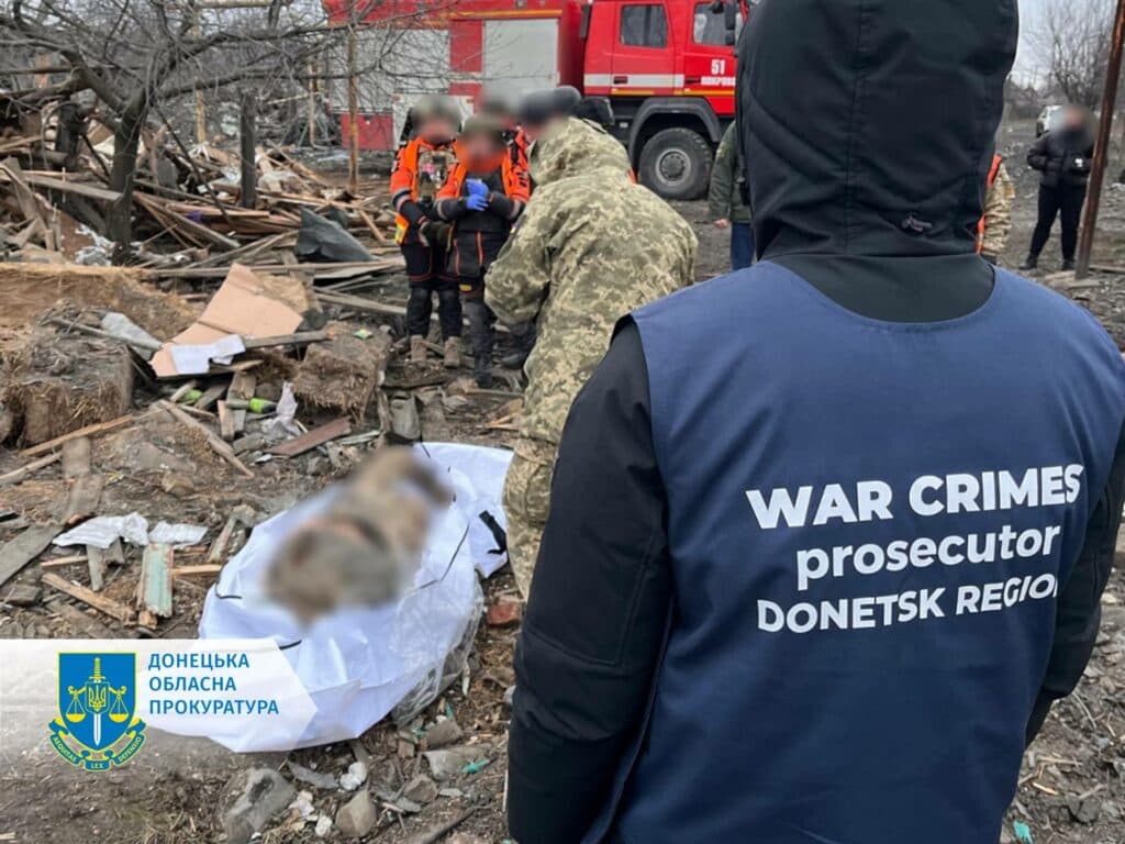 У Покровську на місці удару шукають 8 осіб, серед яких — діти