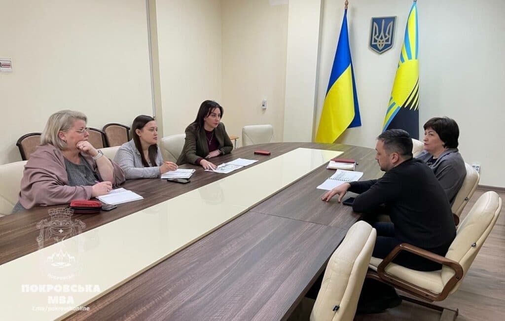 Одну зі зруйнованих шкіл Покровської громади відбудують за ізраїльською технологією