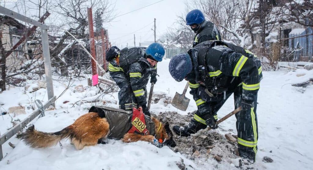 У Покровську завершили пошукові роботи: упізнано трьох загиблих після російського обстрілу