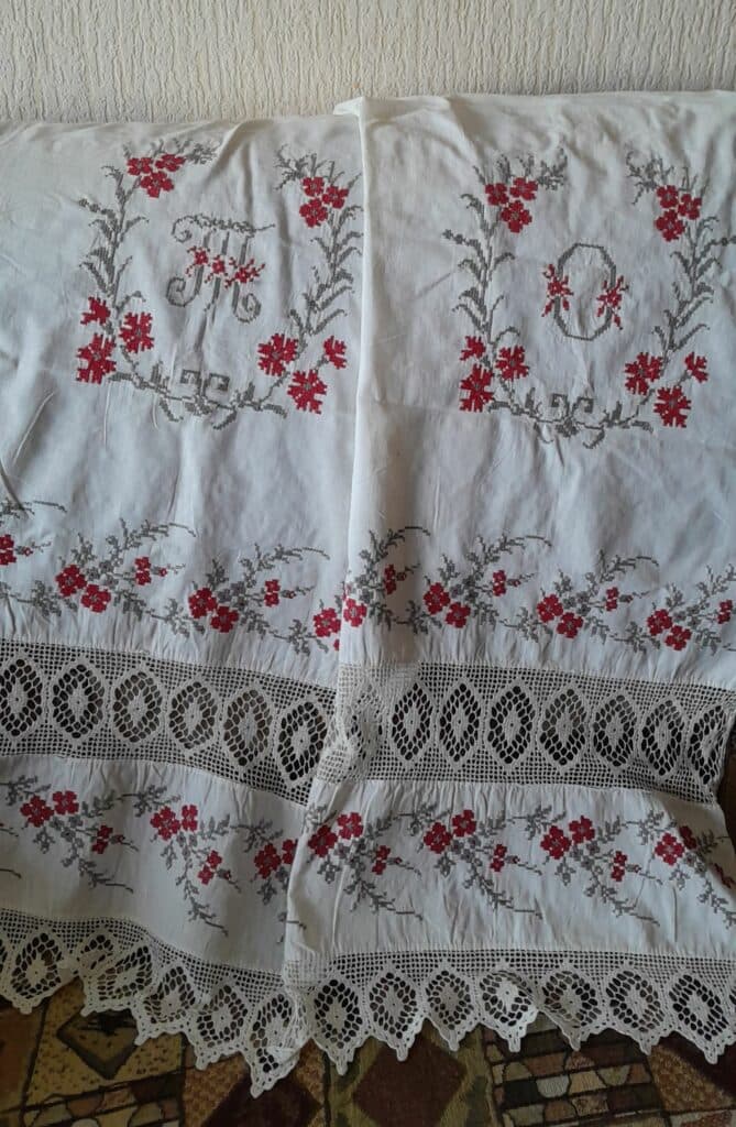 жителі Донеччини у вишиванках