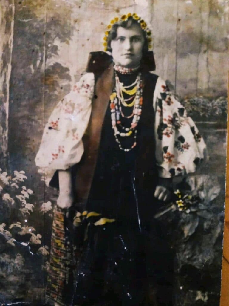 жителі Донеччини у вишиванках