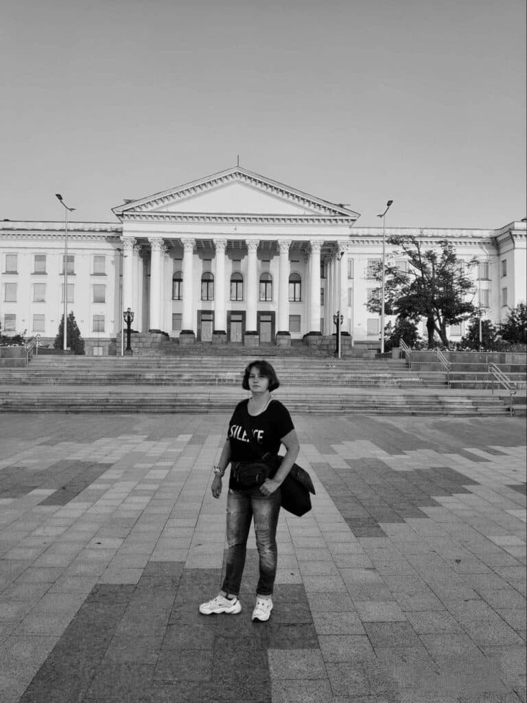 жителі Донеччини у вишиванках