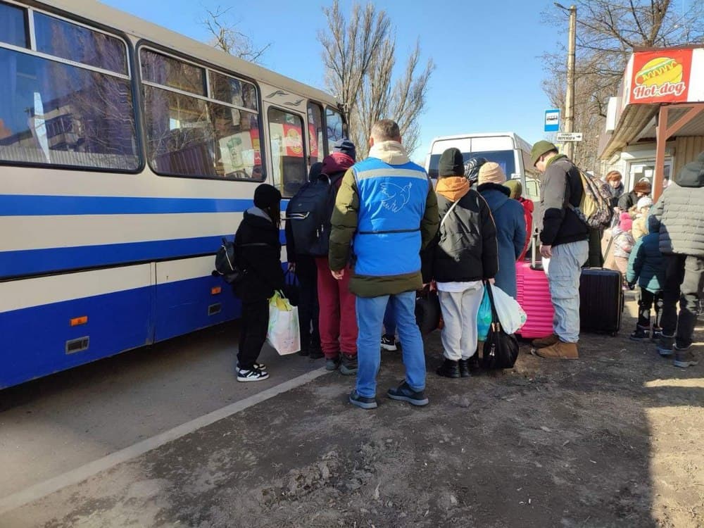 Триває евакуація мешканців Селидівської громади до більш безпечних регіонів України
