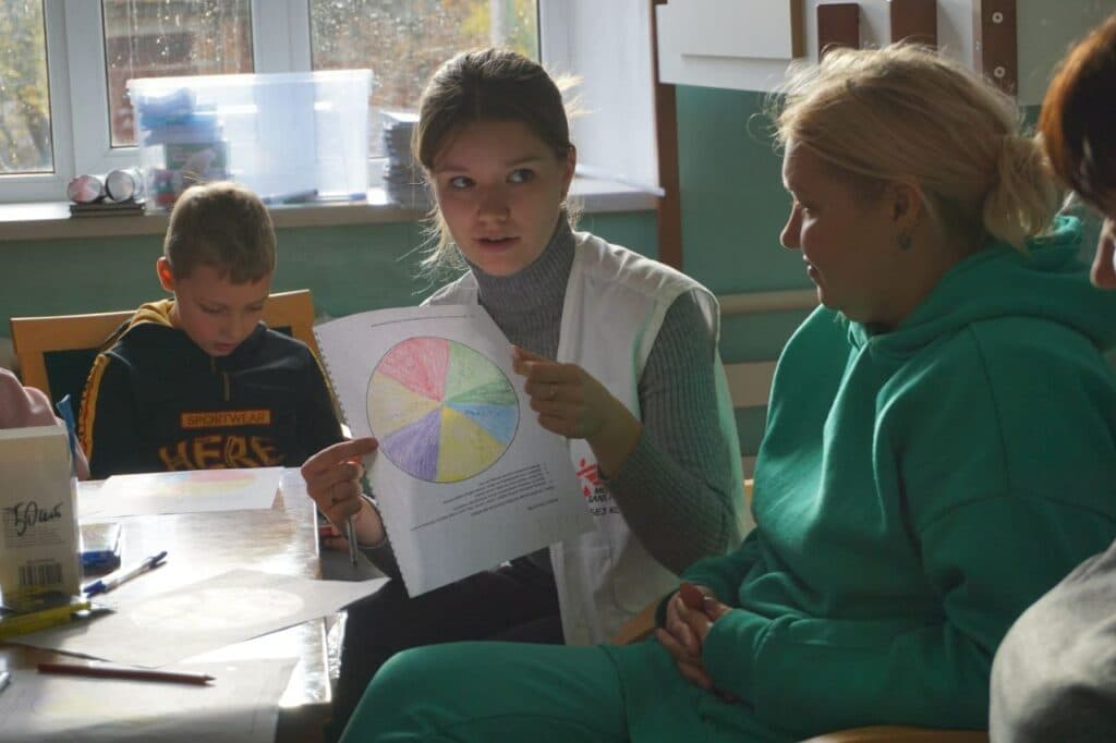 "Він часто просить, щоб його обійняли": історія родини переселенців з Донеччини, яким допомогли "Лікарі без кордонів"