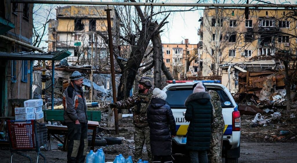 В розбитому ворожими обстрілами Вугледарі залишаються 111 цивільних (відео)