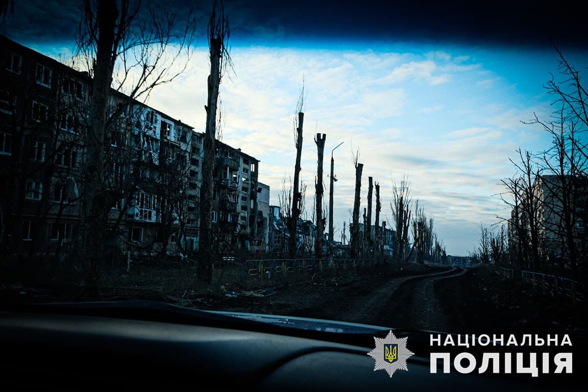 В розбитому ворожими обстрілами Вугледарі залишаються 111 цивільних (відео)