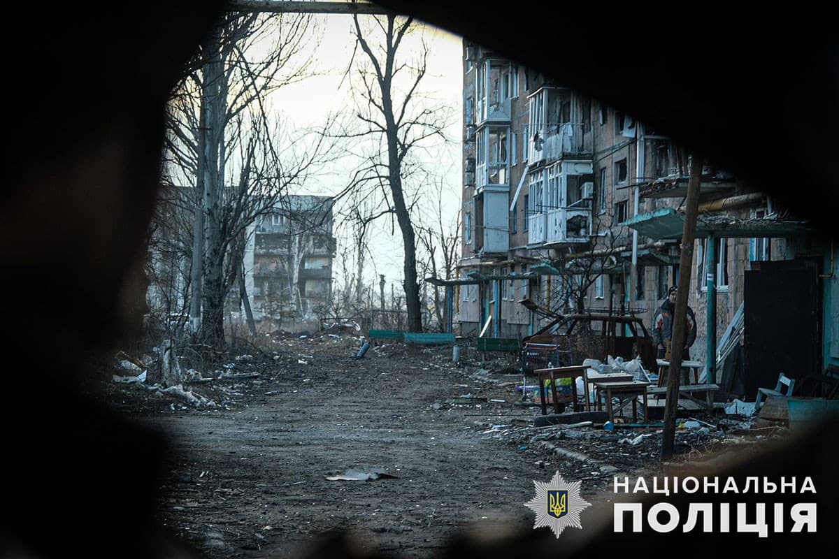 В розбитому ворожими обстрілами Вугледарі залишаються 111 цивільних (відео)