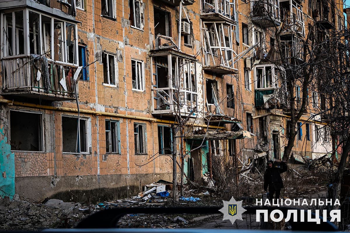 В розбитому ворожими обстрілами Вугледарі залишаються 111 цивільних (відео)