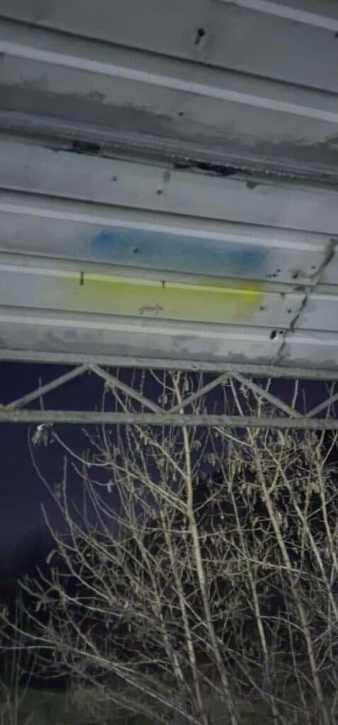 Активісти руху "Жовта Стрічка" вночі намалювали в Донецьку прапори України (фото)