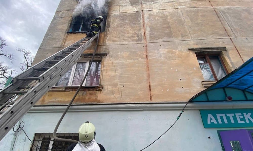 У Краматорському районі з пожежі у 5-поверховому будинку надзвичайники врятували 2 чоловіків