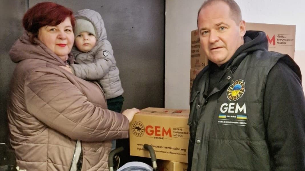 360 родин ВПО з Луганщини в Києві одержали продуктові набори від благодійників