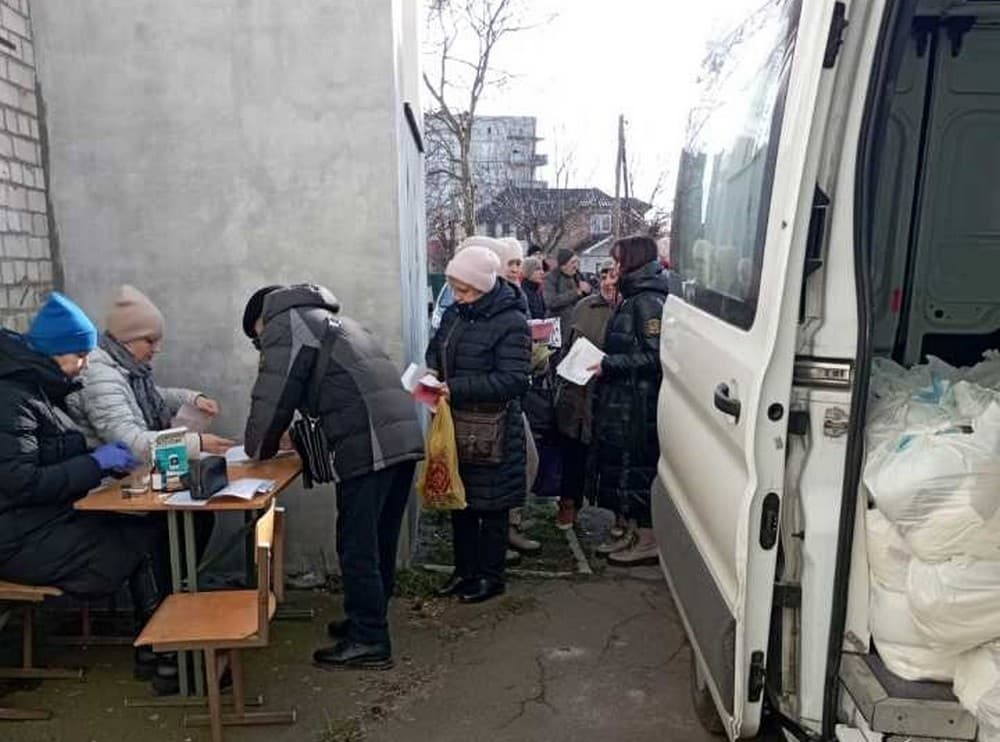 Переселенці з Луганщини на Житомирщині отримали 200 продуктових наборів