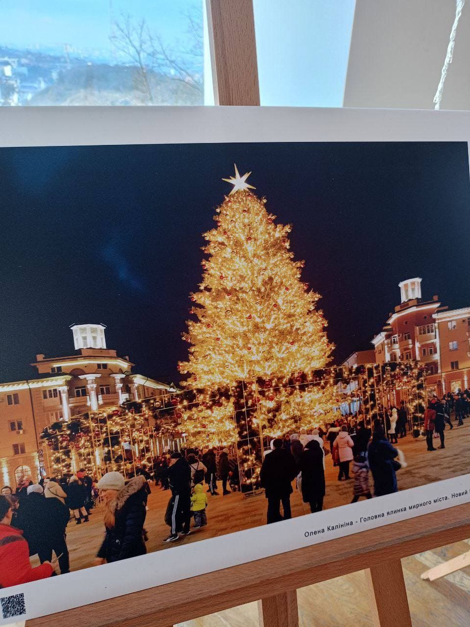 У Києві відкрилася виставка-спогад "Мій Маріуполь: щасливі миті крізь об’єктив"