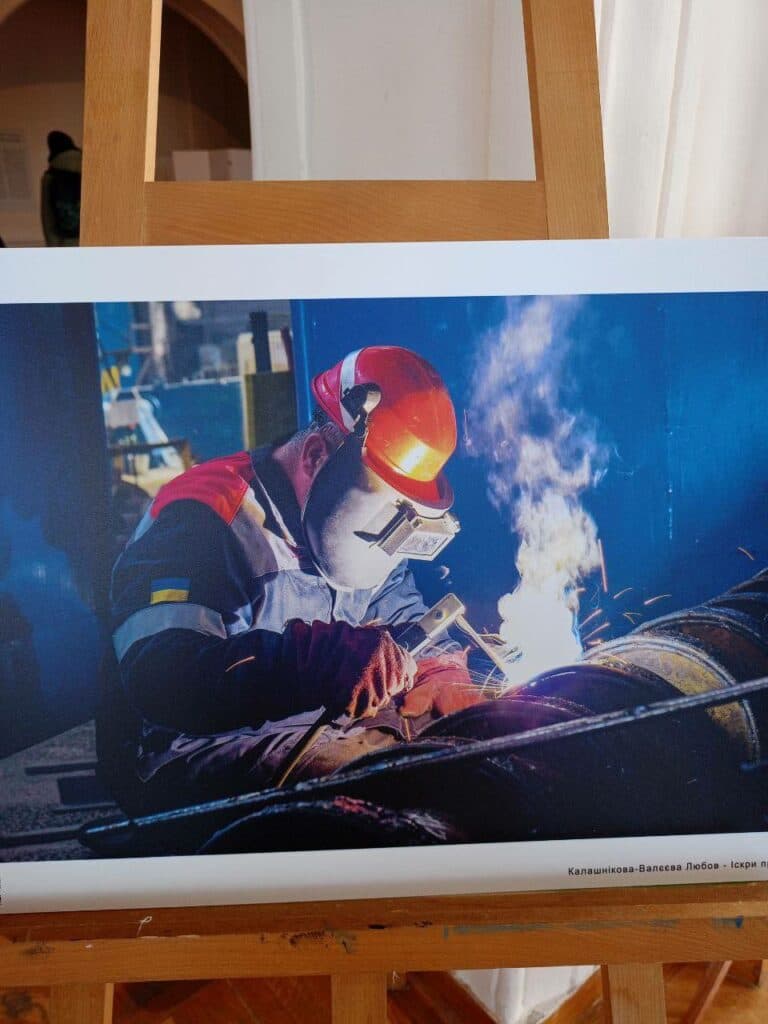 У Києві відкрилася виставка-спогад "Мій Маріуполь: щасливі миті крізь об’єктив"