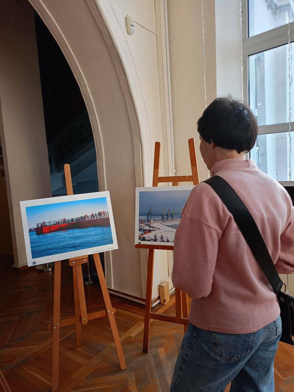 У Києві відкрилася виставка-спогад "Мій Маріуполь: щасливі миті крізь об’єктив"