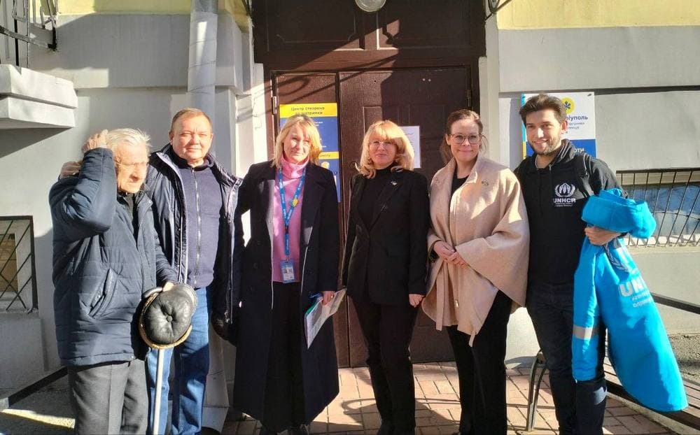 До центру переселенців "Я — Маріуполь" завітали представники ООН та Швеції