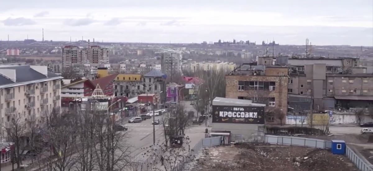 У центр Маріуполя в окупації відбувається суцільний демонтаж (відео)