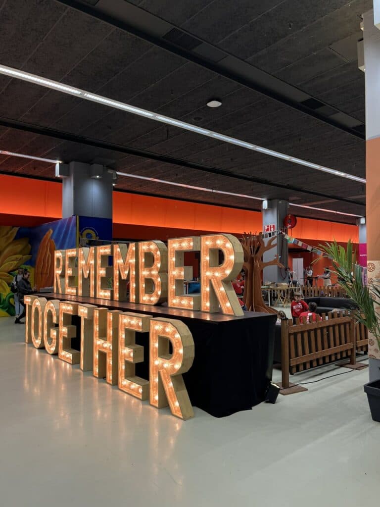 На виставці у Нідерландах показали незламний Маріуполь (фото)