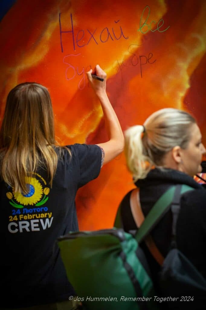 На виставці у Нідерландах показали незламний Маріуполь (фото)