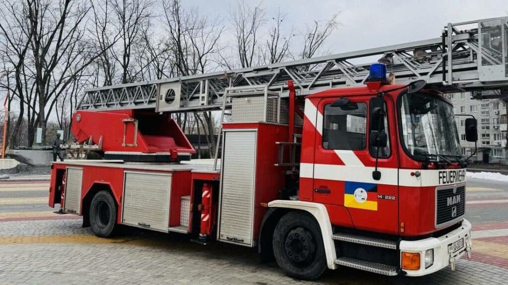 Покровськ отримав нову пожежну машину від благодійників (фото)