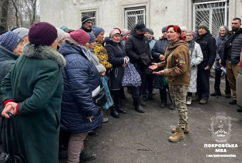 У Покровську за підтримки благодійників видали продуктові набори (фото)