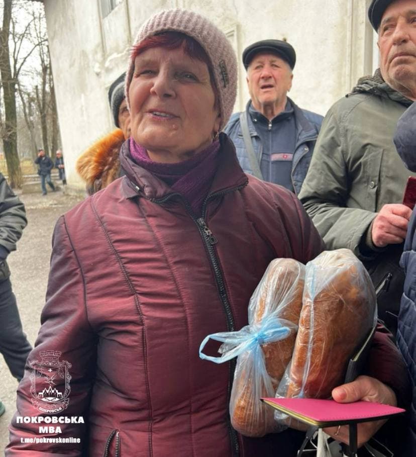 У Покровську за підтримки благодійників видали продуктові набори (фото)