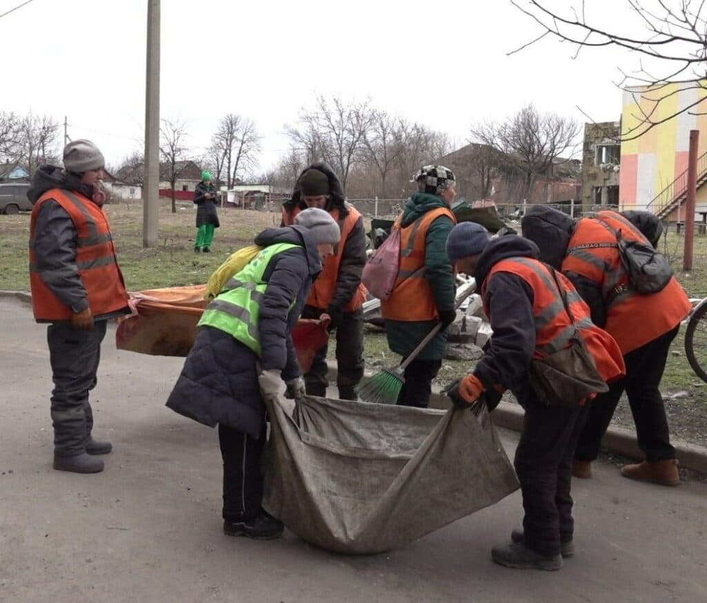 У Селидовому другу добу усувають наслідки ракетної атаки окупантів (фото)