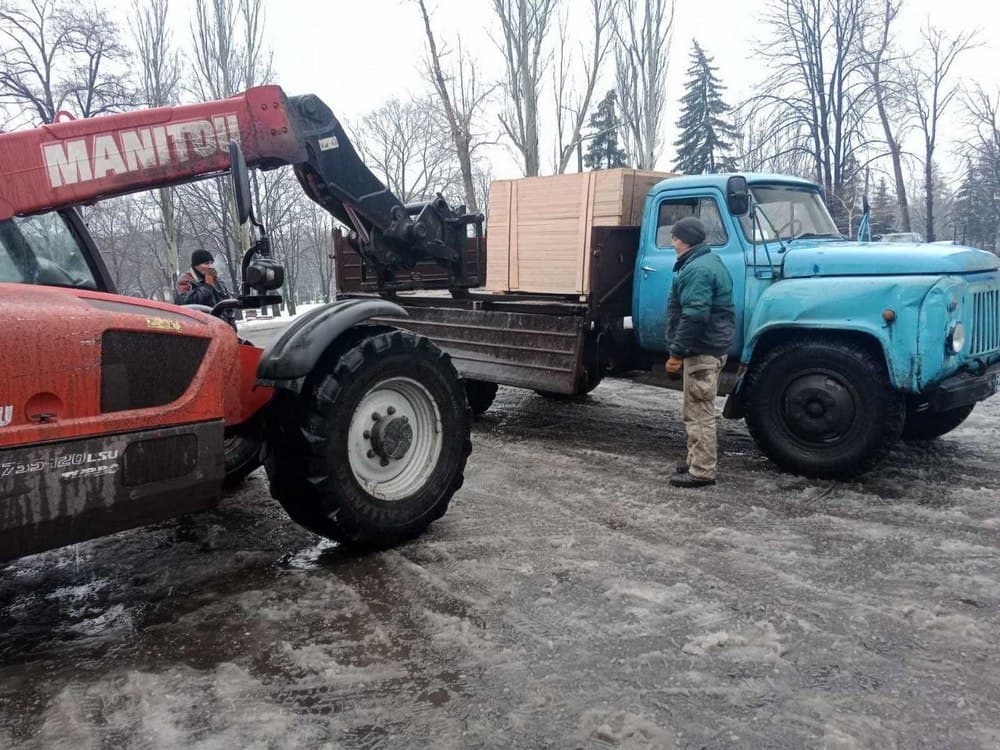 У Селидовому другу добу усувають наслідки ракетної атаки окупантів (фото)