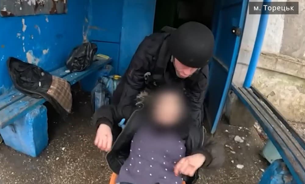 Рятувальники транспортували до лікарні 2 поранених внаслідок обстрілу Торецька