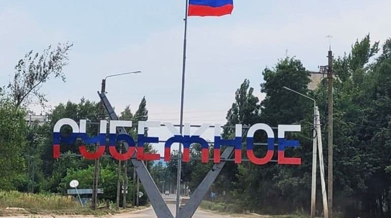 таксофони замість інтернету та зв-язку