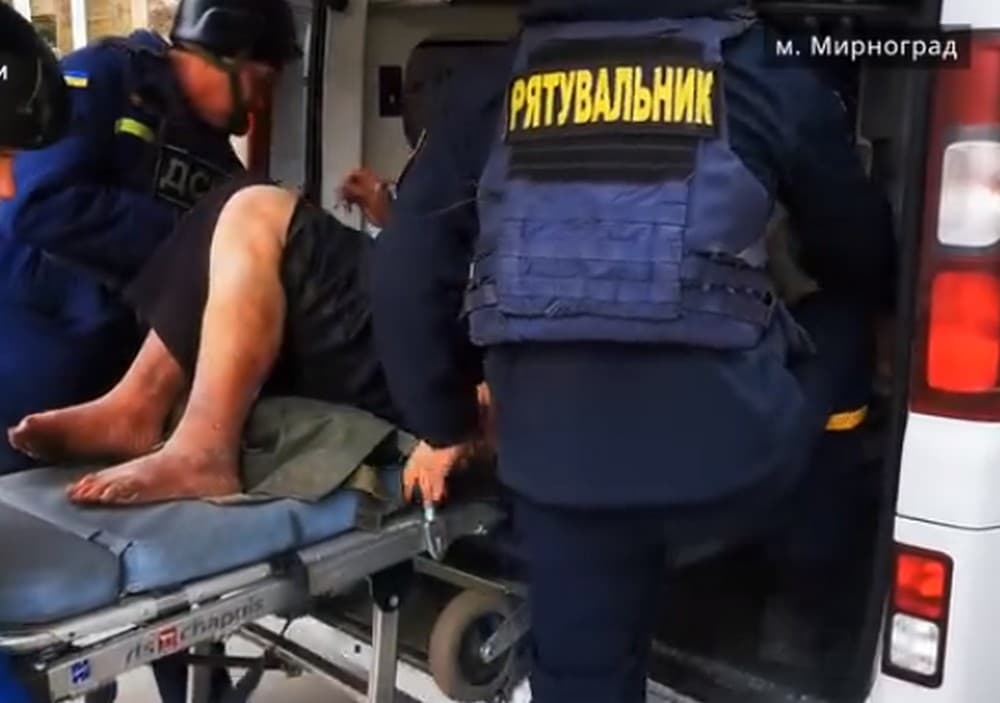 На Донеччині спецтранспортом евакуюють людей з проблемами зі здоров'ям, які обмежують їх мобільність (відео)