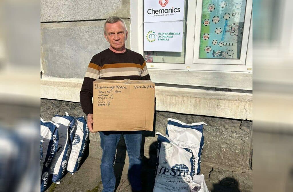 Мешканці Донеччини отримали гуманітарну допомогу за підтримки USAID у вигляді насіння овочевих культур (фото)