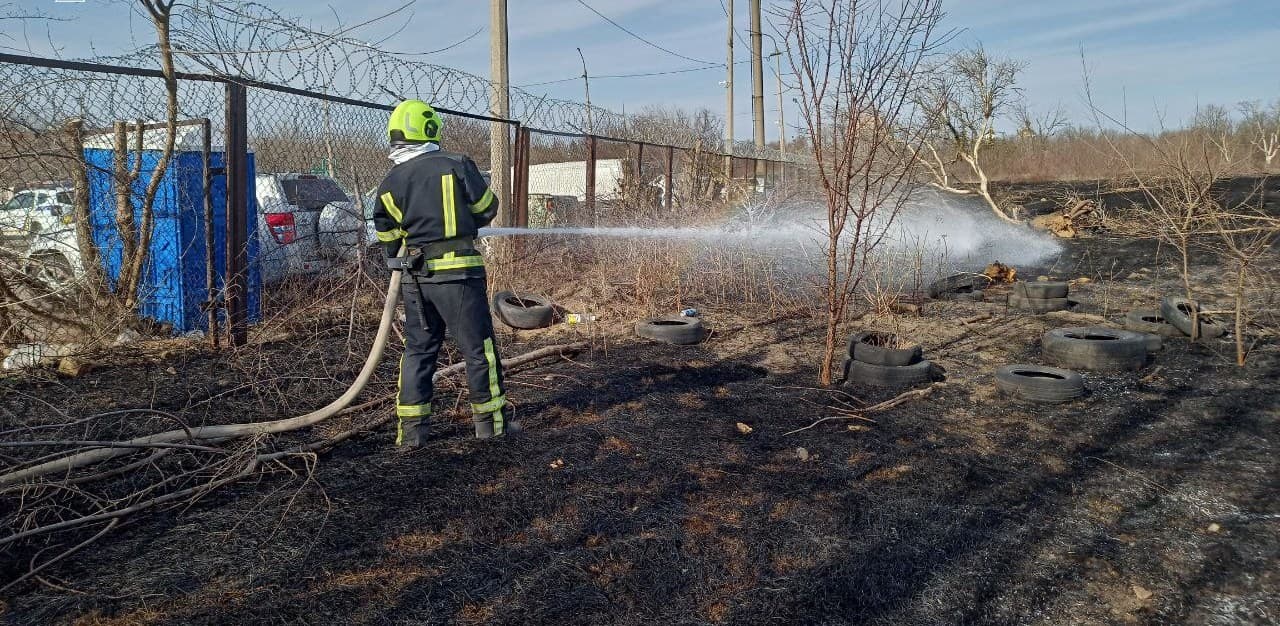 На Донеччині за добу рятувальники ліквідували 12 пожеж