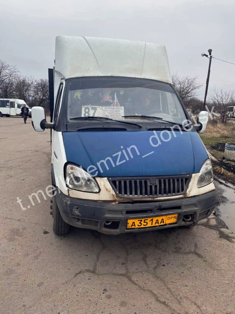 В окупованому Донецьку влаштували перевірку по залатаних з усіх боків автобусах (фото)